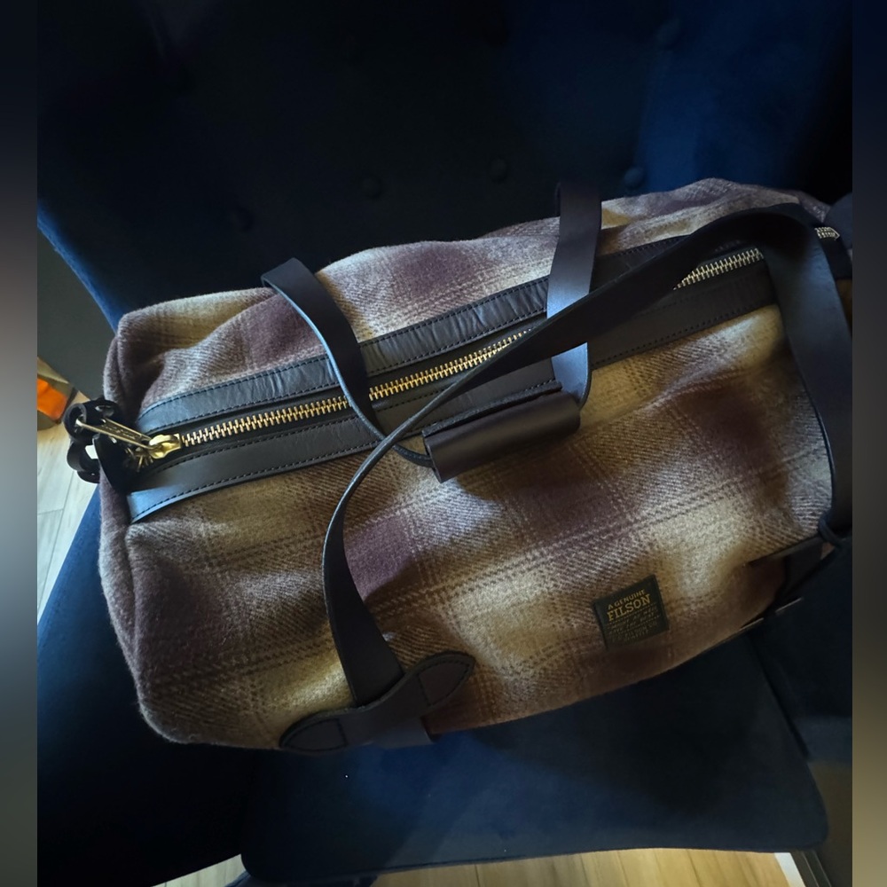 Filson Mackinaw Wool Duffle Medium/ Made in USA - Picture 3 of 9